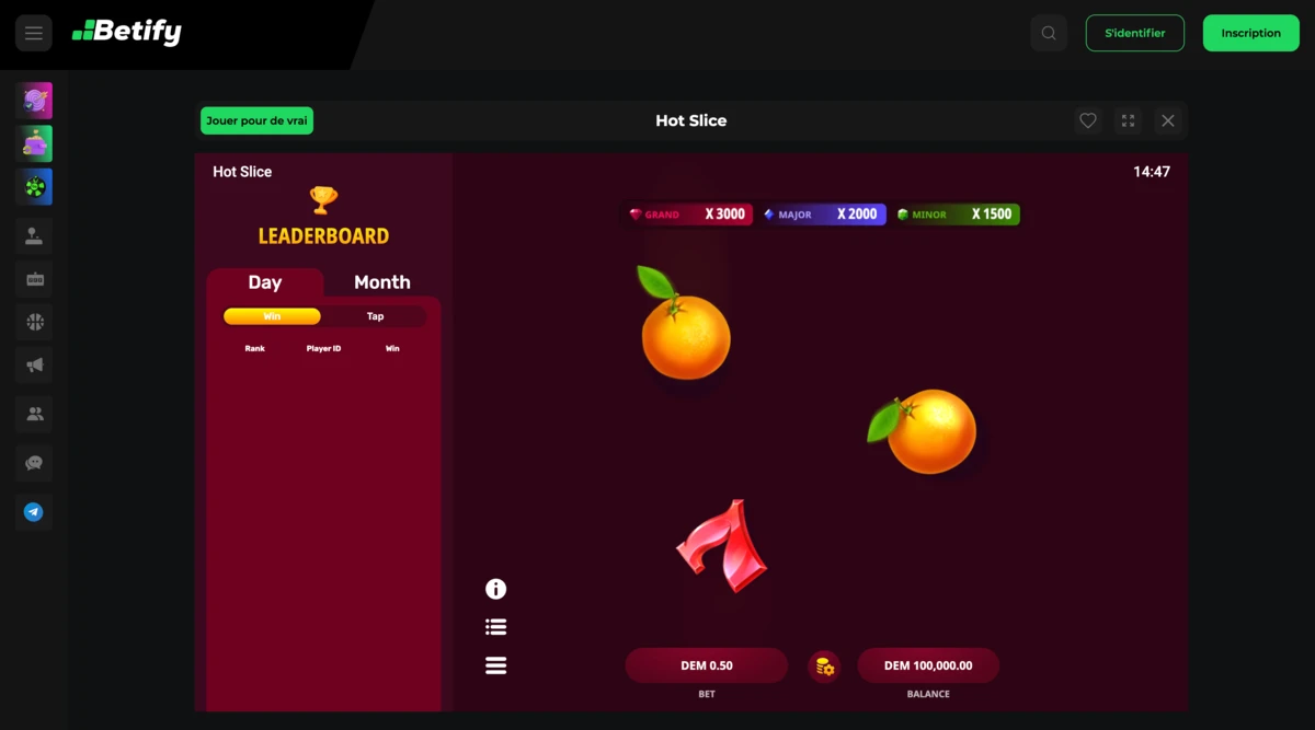 Capture d&rsquo;&eacute;cran Betify : jeu de machine &agrave; sous &laquo; Hot Slice &raquo; avec deux oranges, un symbole 7, et un panneau &laquo; Leaderboard &raquo; &agrave; gauche