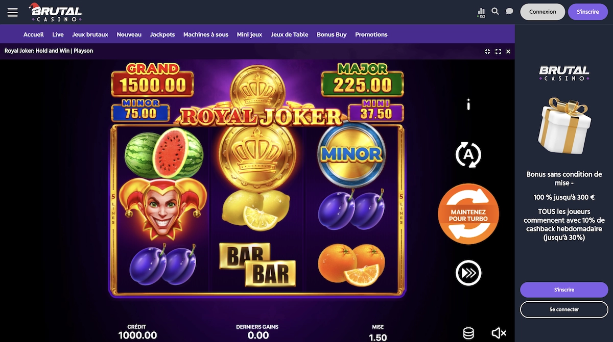 Interface de jeu de la machine &agrave; sous Royal Joker: Hold and Win de Playson, avec symboles de fruits, joker souriant, pi&egrave;ces dor&eacute;es et jackpots affich&eacute;s sur fond violet lumineux.