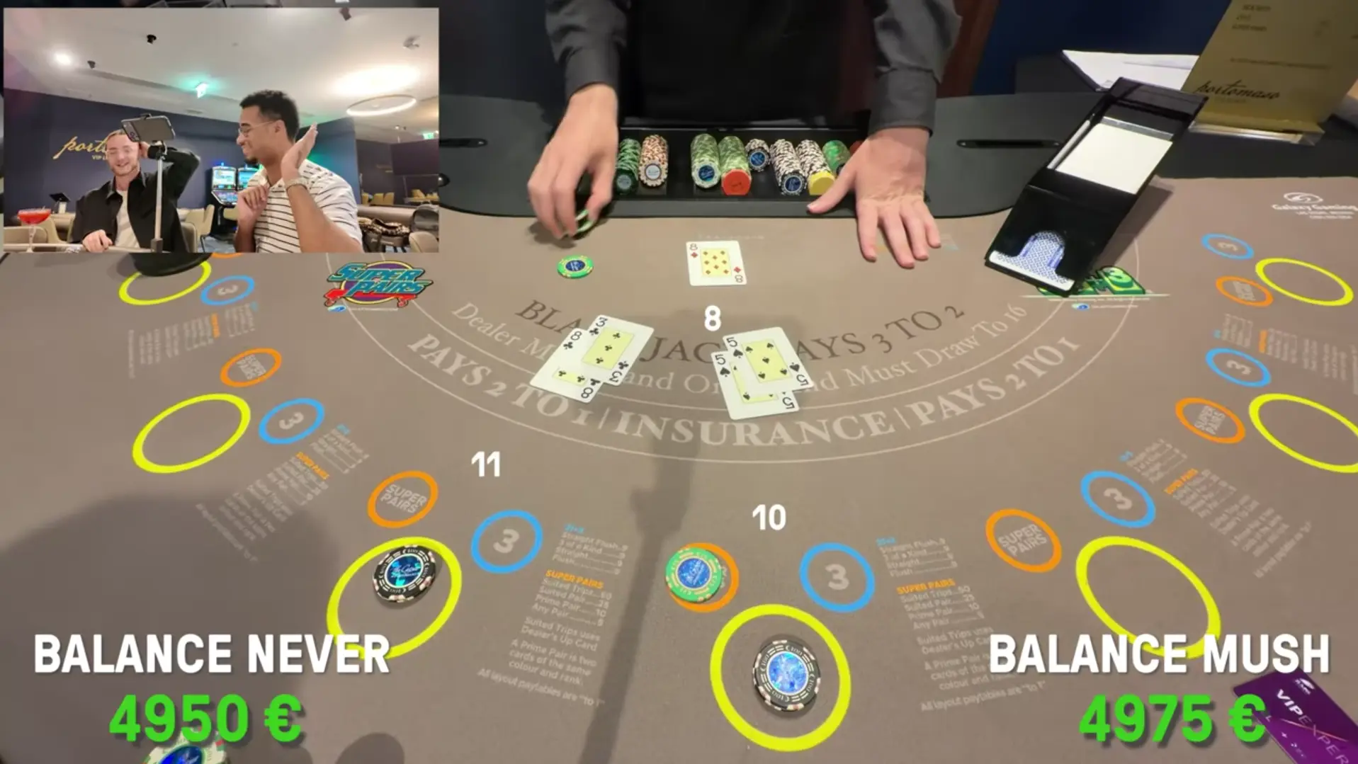 Mushway et NeverSayYes jouent au blackjack dans un vrai casino, avec leurs balances respectives affichées à l'écran.