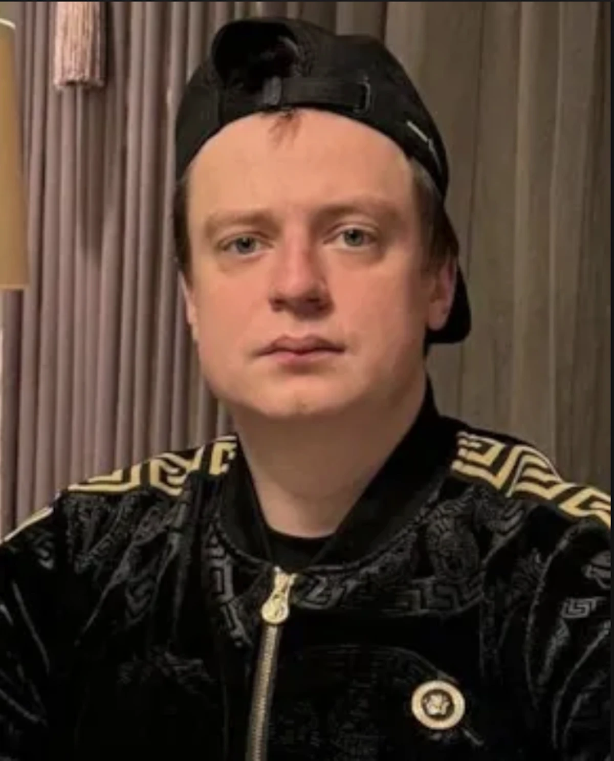 Portrait de Mellstroy, streamer gambling controversé sur Kick, connu pour ses lives extrêmes et ses défis provocateurs