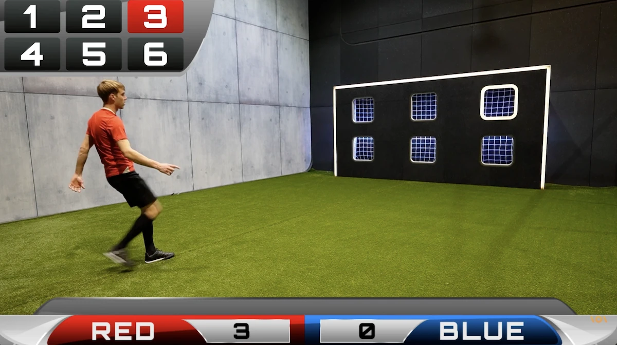 Interface du jeu de casino Football Grid montrant un tir au but du joueur rouge face &agrave; la grille de scores