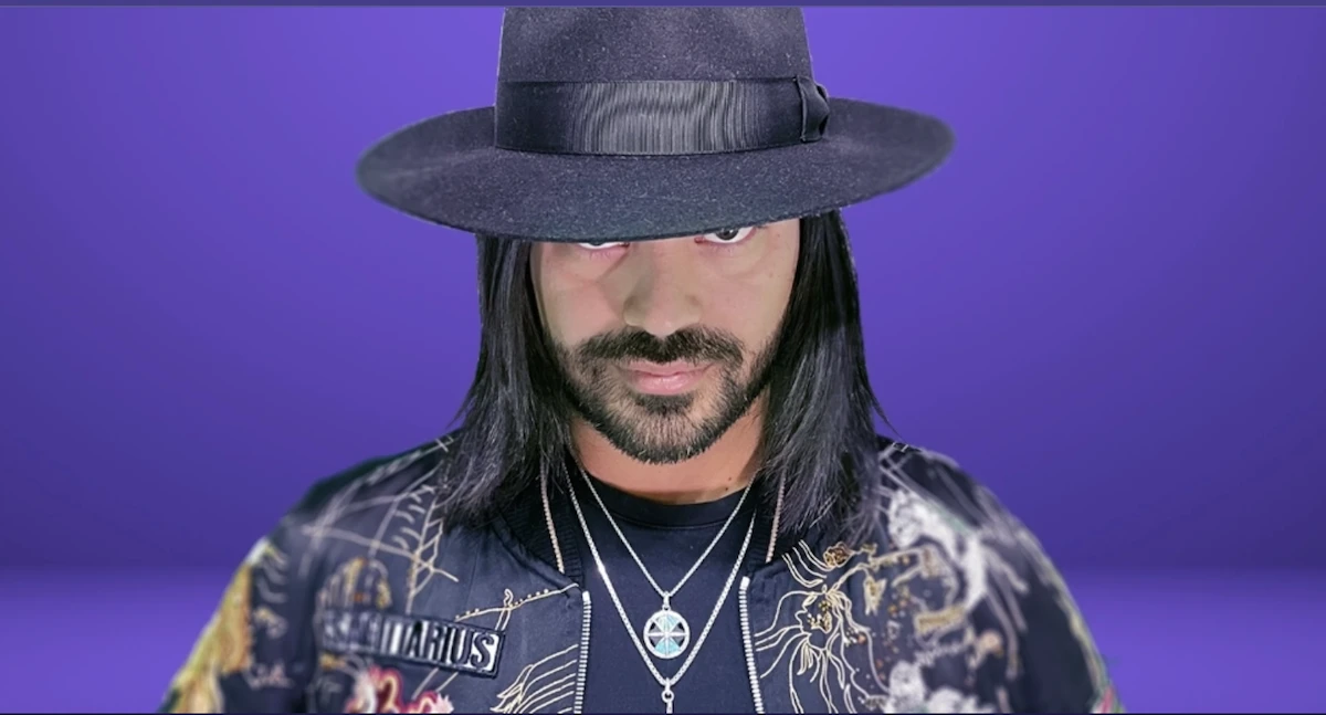 Roshtein avec son chapeau noir emblématique et ses cheveux longs, portrait officiel du streamer casino suédois